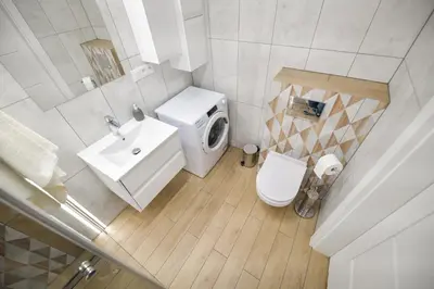 an overhead view of a bathroom with a toilet and a sink at Scandilook Apartament in Zator