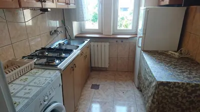 a small kitchen with a stove and a sink at 2d likwi klimatyzacja mieszkanie z kuchnią normalne dwupokojowe in Kraków