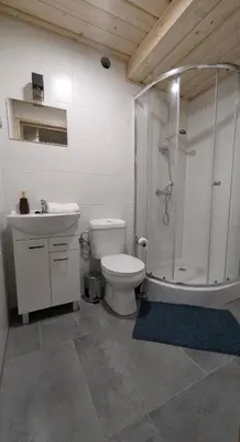 a bathroom with a sink and a mirror at Domek wypoczynkowy Górskie Zacisze in Sidzina