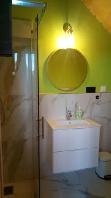 a bathroom with a sink and a shower with a mirror at Cztery Pory Roku pokoje z łazienkami do wynajęcia in Osiek