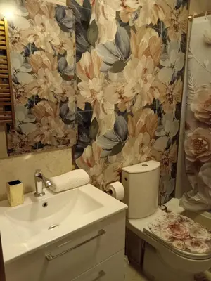 a bathroom with a toilet and a sink at Flamingo in Poręba Żegoty