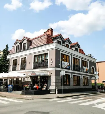 a building on the corner of a street at APARTAMENT Piłsudskiego13 Chrzanów in Chrzanów