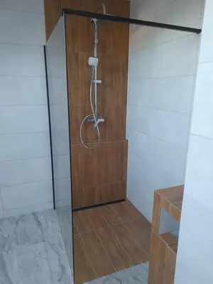a shower with a glass door in a bathroom at Wypoczynek nad Dunajcem in Jurków