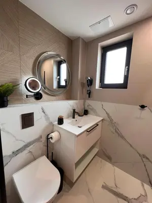 a bathroom with a toilet and a mirror at Resto Inn - Smart apartamenty blisko Energylandii in Po”łwieś
