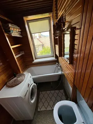 a small bathroom with a toilet and a window at Przestronny apartament w centrum miasta - Mszana M11 in Mszana Dolna