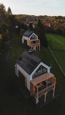 an overhead view of a house with a roof at Cienista Dolina in Brzoskwinia