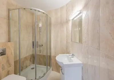 a bathroom with a shower and a toilet and a sink at Agroturystyka Premium Cracovia Arabians - Ojcowski Park Narodowy in Maszyce