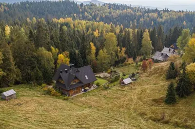 an aerial view of a house on top of a hill at Domek w górach SmoLenisko in Nowy Targ