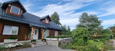 a house with a black roof at Apartamenty Siedlisko pod Aniołem in Zubrzyca Górna