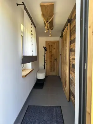 a hallway leading to a bathroom with a door and a hallway at Rajskie wzgórze słoikowo in Szczawa