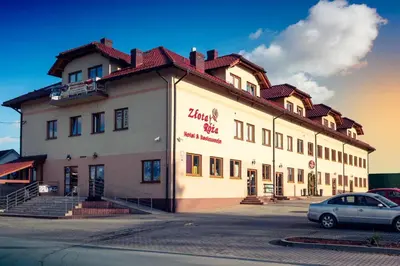 a building with a car parked in front of it at Złota Róża in Sędziszów