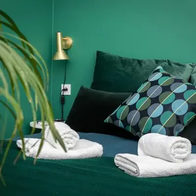 Barbacan Suites - Old Town Apartments - by Upstairs