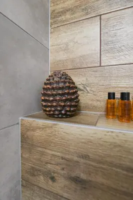 a pineapple sitting on a shelf in a bathroom at Miętowe Zacisze Zator in Laskowa