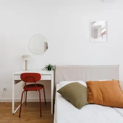 Pretty 4 Bedroom Apartment in City Center - by Upstairs