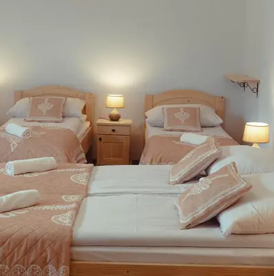 two beds sitting next to each other in a bedroom at Noclegi i Agroturystyka Dorota Rusnak in Poręba Wielka