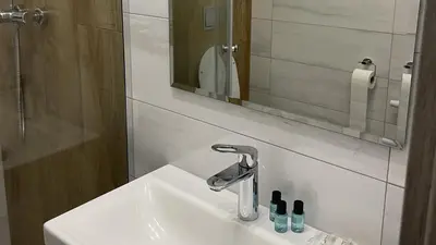 a bathroom with a sink and a mirror at Noclegi i Agroturystyka Dorota Rusnak in Poręba Wielka