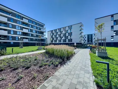 a walkway in front of two buildings at Nowoczesny Apartament w okolicy Tauron Areny in Kraków