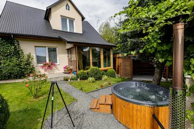 a hot tub in the yard of a house at Dom w górach z kominkiem i balią ogrodową Sielanka in Skomielna Czarna