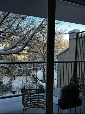 a balcony with a view of a snow covered yard at Kalwa Nest Stare Podgórze in Kraków