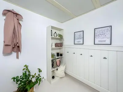 a room with white cabinets and a shelf at Apartament przy Rynku Długa 23 in Kraków