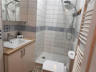 a small bathroom with a sink and a toilet at Apartament Stare Miasto in Kraków