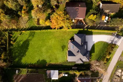 an aerial view of a house with a yard at Granatowy Dom in Stary Wiśnicz