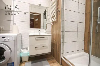 a bathroom with a sink and a washing machine at Piękny apartament w centrum Krakowskiego Kazimierza in Kraków