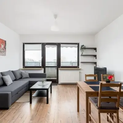 Lea Cosy Apartment by BookingHost