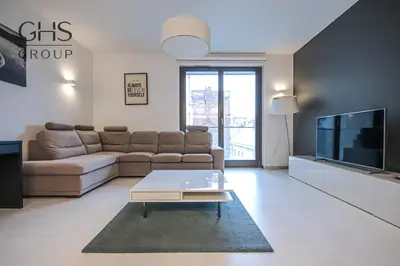 a living room with a couch and a tv at Ekskluzywny Apartament obok Zamku Wawelskiego in Kraków