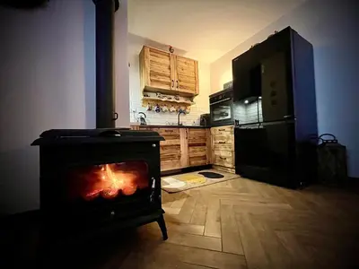a kitchen with a stove in the middle of a room at Villa Corvo Bianco in Sidzina