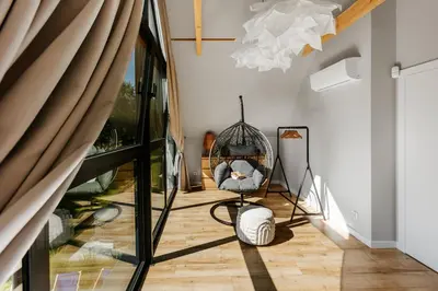 a room with a chair and a window at Tarnova Chill in Tarnawa