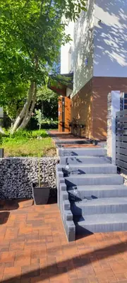 a set of concrete steps leading to a building at Apartamenty na Maciejową in Rabka-Zdroj