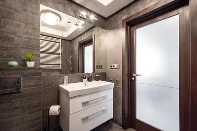 a bathroom with a sink and a mirror at RentPlanet - Apartament Lubicz in Kraków