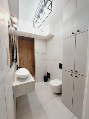 a white bathroom with a sink and a toilet at Nowe mieszkanie Kraków, bezpłatny parking, AWG APARTMENTS in Kraków