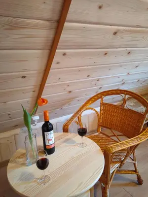 a table with two glasses of wine and a bottle at Pieśń Poranka Domek in Łysina