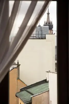 a view of roofs of buildings from a window at Kompleksowo wyposażony apartament w centrum in Kraków