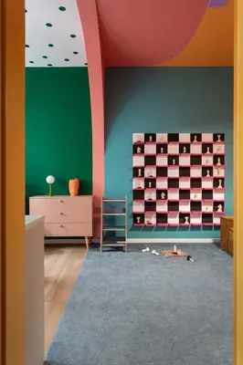 a childs room with green and pink walls at Krakowiaki in Kraków