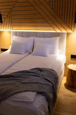 a large bed with white sheets and pillows at DOMKI NA LUZIE w górach PREMIUM , dla dorosłych i młodzieży in Spytkowice