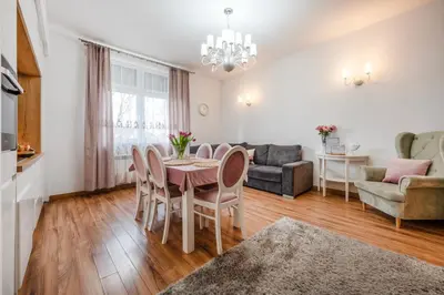 a living room with a table and chairs at Florencja Moxy TE&AM Stare Miasto Dworzec 3 min Parking GRATIS in Kraków