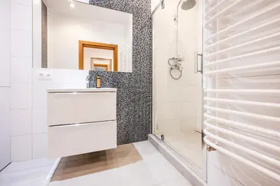 a white bathroom with a sink and a shower at Wenecja Moxy TE&AM Stare Miasto Dworzec 3 min Parking GRATIS in Kraków