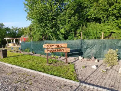 a sign for a gardening operation in a park at Glamping Pogorzany - Jurty in Zabierzów