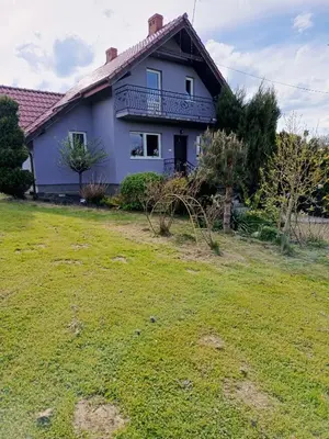 a house with a large yard in front of it at W Rajbrocie u Ewusi in Rajbrot
