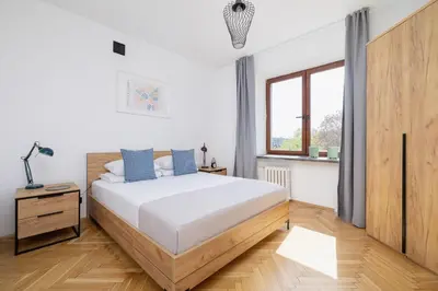 a bedroom with a bed and a window at 3 bedroom apartment-Aleja Daszyńskiego- Grzegórzki in Kraków