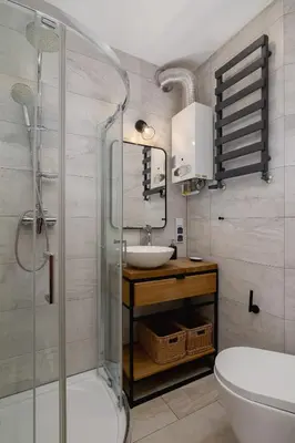 a bathroom with a glass shower and a sink at 3 bedroom apartment-Aleja Daszyńskiego- Grzegórzki in Kraków