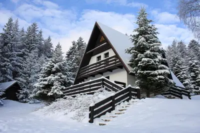 a small house in the snow with a christmas tree at Spokojny Domek w Skawicy in Skawica