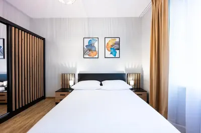 a room with a kitchen and a bedroom with a bed at Native Apartments Słowackiego 14/6 Superior in Kraków