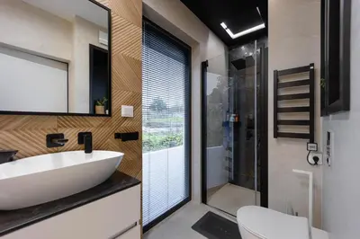 a bathroom with a white sink and a shower at Luksusowy dom z basenem blisko Energylandii, Krakowa i Oświęcimia in Trzebinia
