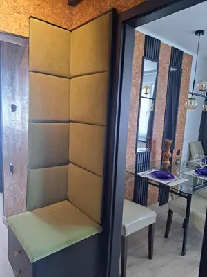 a dressing room with a bench and a table at Green apartament 21 in Oświęcim