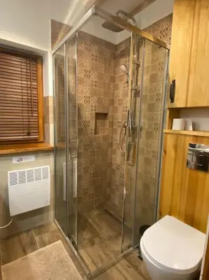 a bathroom with a shower and a toilet at Dom w górach - Jelenia Chata in Zawoja