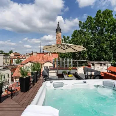 Rooftop Wawel view with jacuzzi l luxury apartment